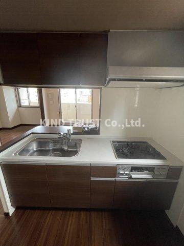 キッチン　コンパクトなキッチンで掃除もラクラク