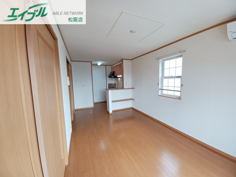 居室・リビング　別部屋反転参考写真