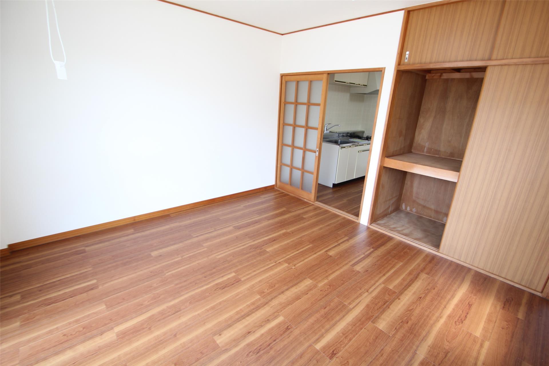 居室・リビング　木目の優しい雰囲気のお部屋