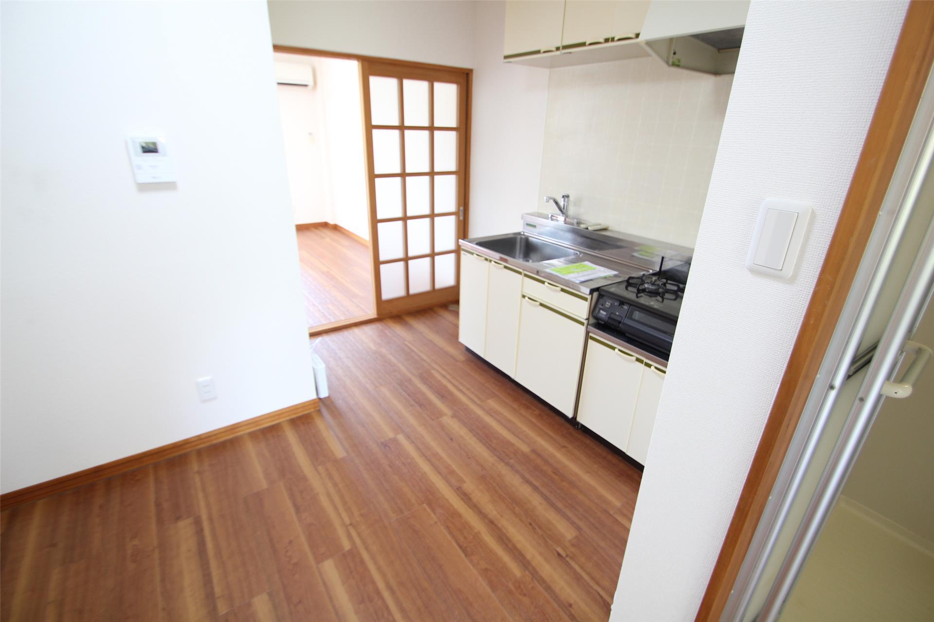 居室・リビング　広めのお部屋で家具のレイアウトも楽しくなりそう