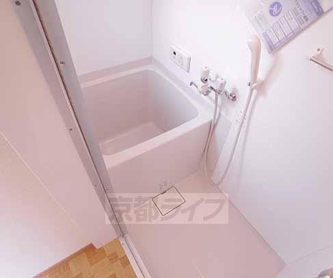 バス・シャワールーム　少し小さいですが、きれいですよ・