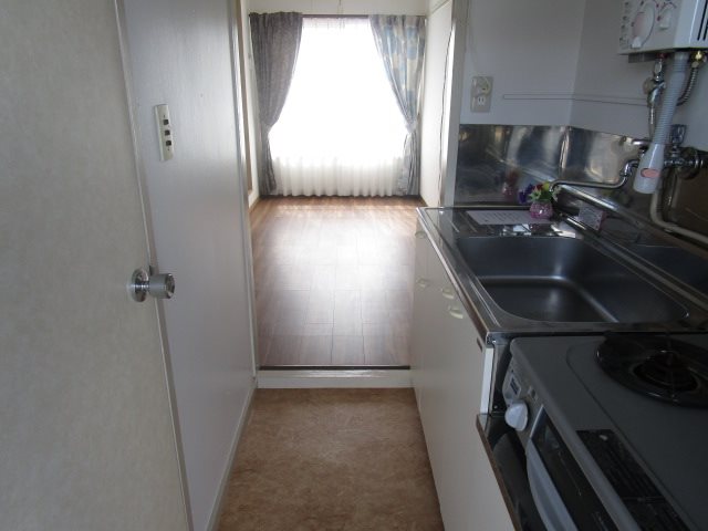 玄関　※写真は別部屋のものです。（参考）