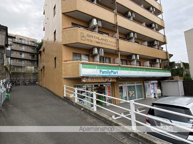 コンビニ　ファミリーマート（コンビニ）まで117m