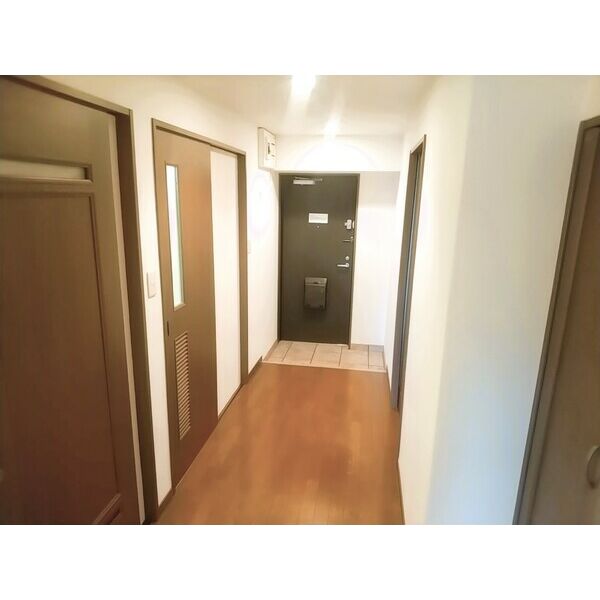 玄関　※別室の参考写真の為、現況優先です。