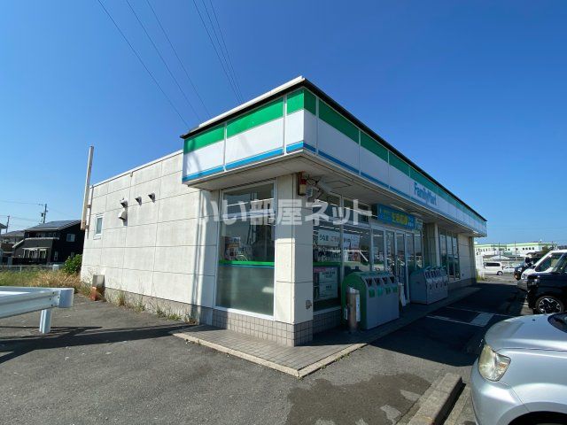 コンビニ　ファミリーマート 鈴鹿一ノ宮店（コンビニ）まで366m