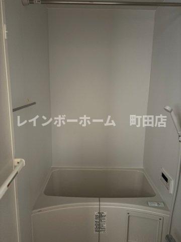 バス・シャワールーム　(建築中の為、同建物の1階のリビングです。)