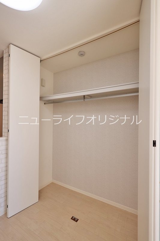 収納　お洋服もたくさん収納可能なハンガーパイプ付きクローゼット★