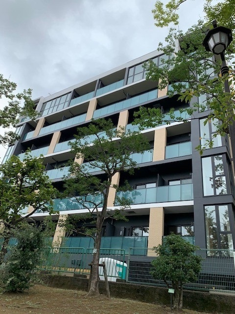 建物外観　７階建ての賃貸マンション