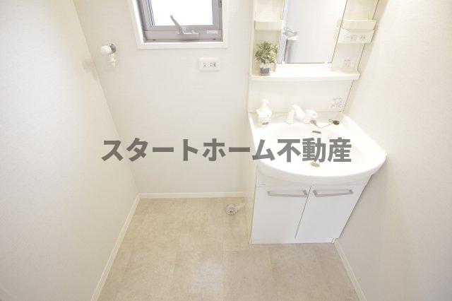 洗面設備　スペースが確保できる洗面所です