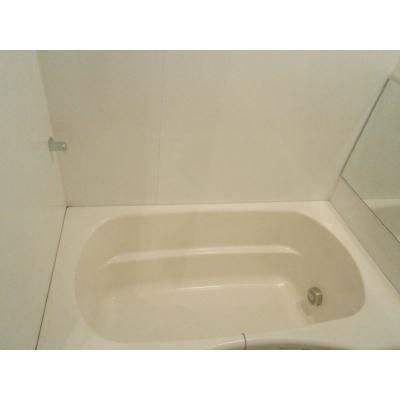 バス・シャワールーム　コンパクトで使いやすいお風呂です