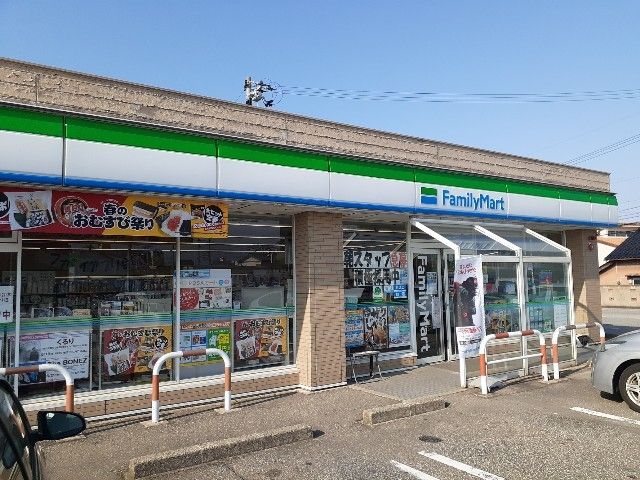 コンビニ　ファミリーマート富山向新庄店（コンビニ）まで650m