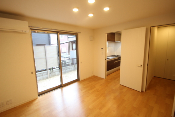 居室・リビング　※他号室の写真です