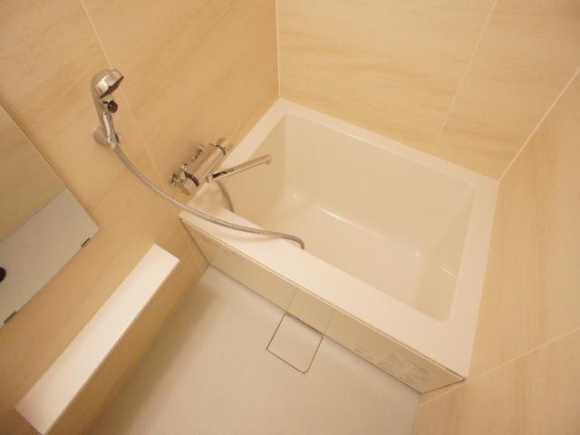 バス・シャワールーム　雨の日のお洗濯だけでなく、カビ予防にも大活躍の浴室乾燥機付♪