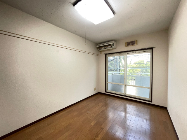 居室・リビング　別部屋の為参考写真となります