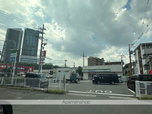 コンビニ　ファミリーマート枚方西禁野店（コンビニ）まで816m