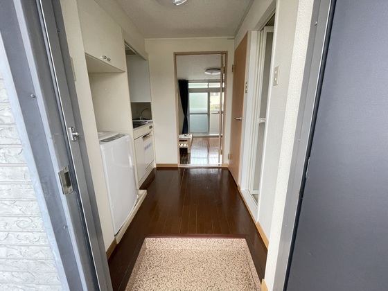 玄関　※他の部屋の写真になります。