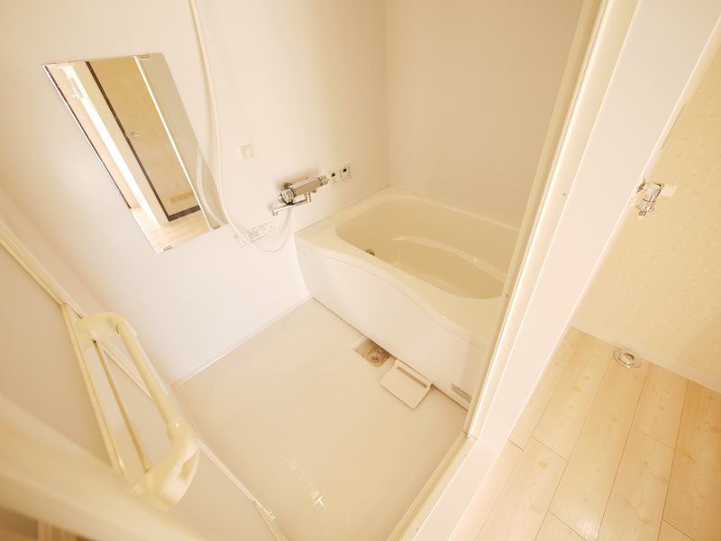 バス・シャワールーム　追い焚き機能付き！