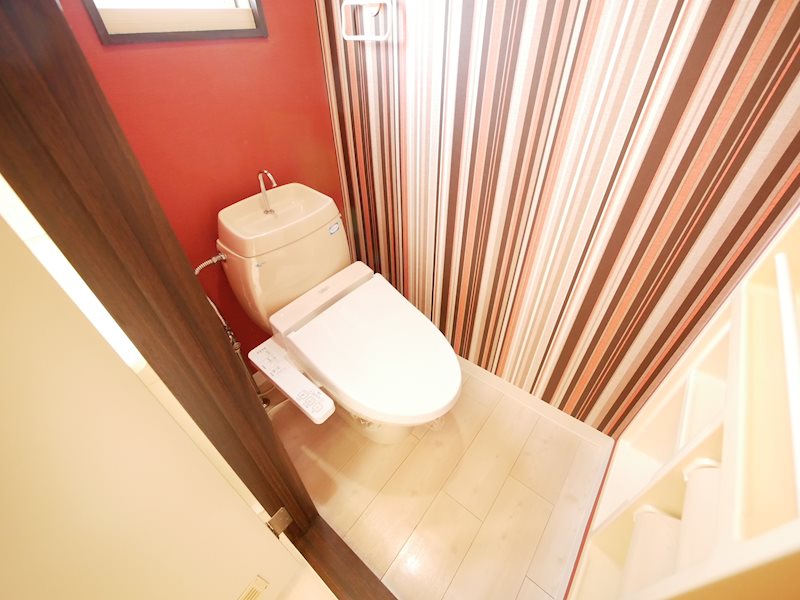 トイレ　ウォシュレット付き