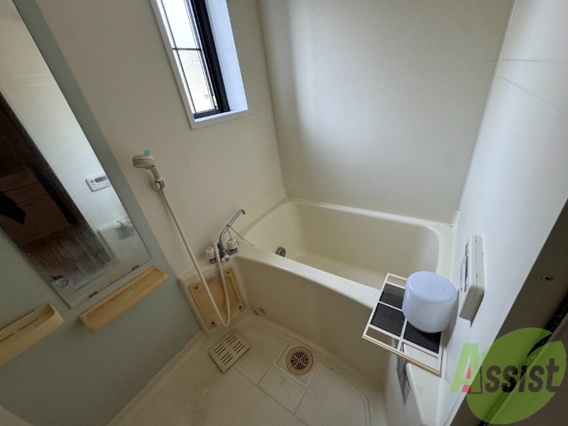 バス・シャワールーム　浴室はこちらのユニットバスです。一日の疲れを癒しましょう。