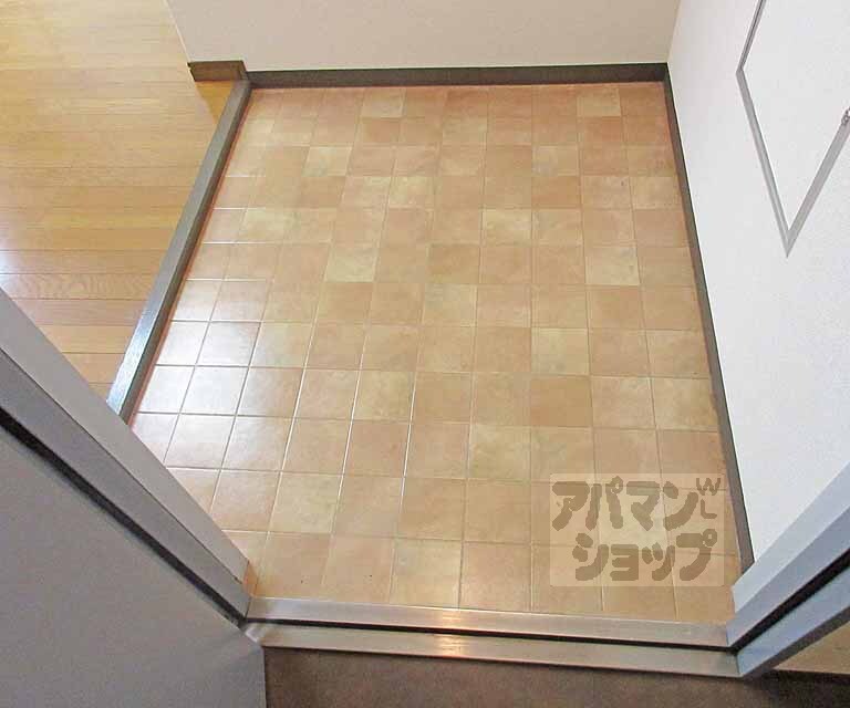 玄関　かなり広めの玄関です・