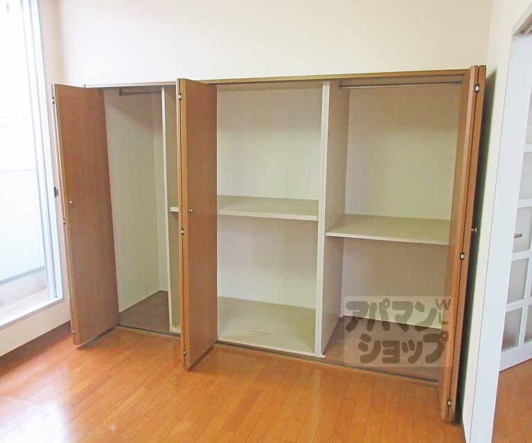 収納　かなり大きいクローゼット付いてますよ～～・