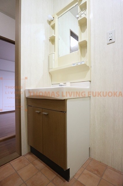 洗面設備　洗面台もついてます