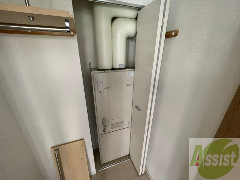 その他設備　ガス給湯器です。操作しやすいパネルになってます。