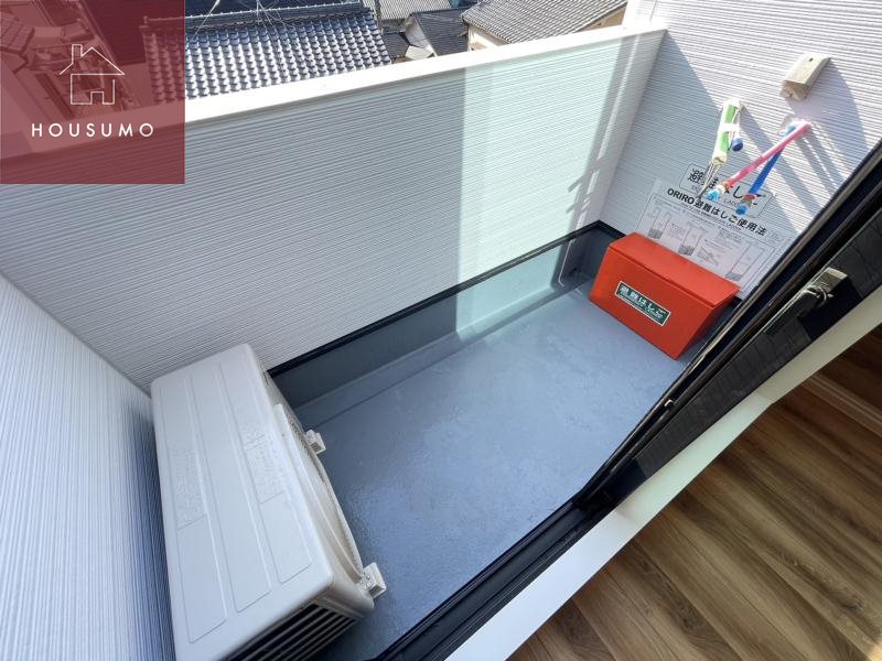 バルコニー　暖かな日差しのふりそそぐバルコニー