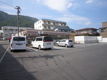 コンビニ　セブンイレブン広島八木4丁目店（コンビニ）まで975m