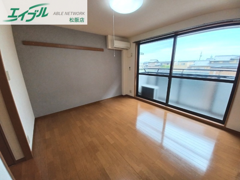 居室・リビング　別部屋参考写真です。