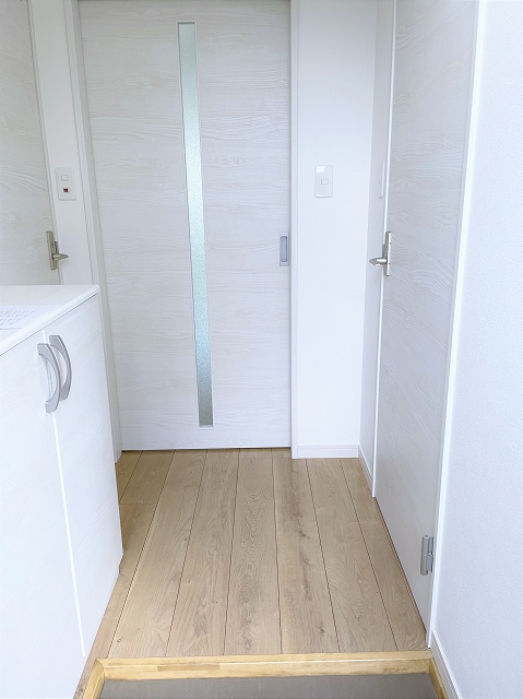 玄関　※同タイプの部屋写真です