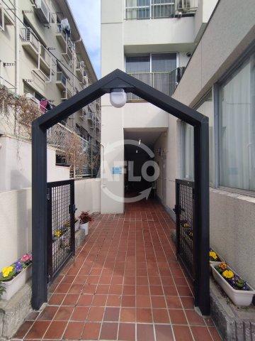 エントランス　シャトー・ファミリー　エントランス