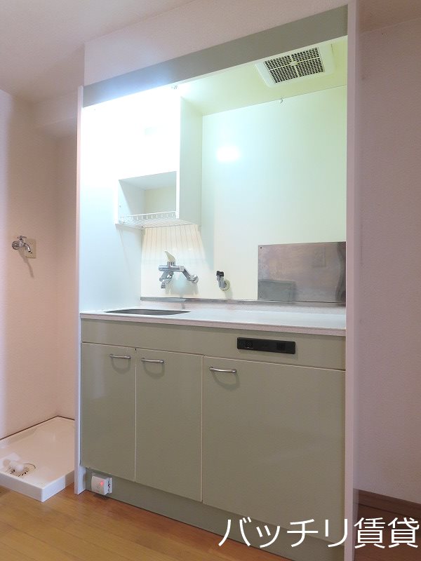 キッチン　別号室タイプの為、現状を優先致します。