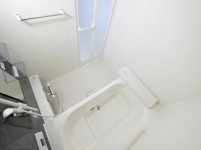 バス・シャワールーム　落ち着いた空間のお風呂です