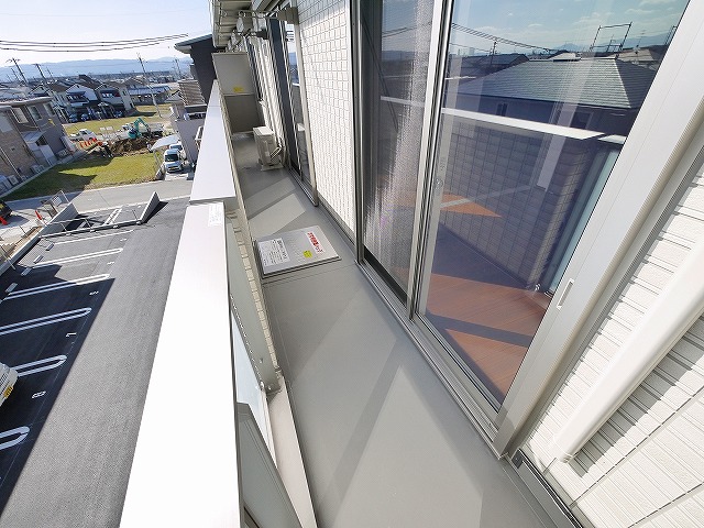 バルコニー　お洗濯にも便利なバルコニー付き