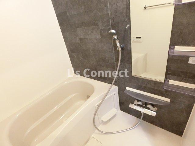 バス・シャワールーム　追焚き、浴室乾燥付きのお風呂。