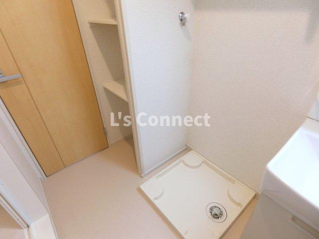 その他設備　室内洗濯機置き場には排水パン付き。