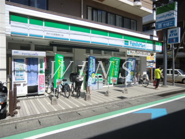 コンビニ　ファミリーマート 向ケ丘遊園南口店（コンビニ）まで286m