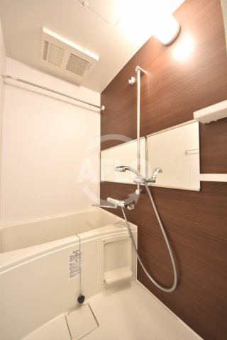 バス・シャワールーム　レオンコンフォート本町クレセント　浴室換気乾燥暖房機付バスル