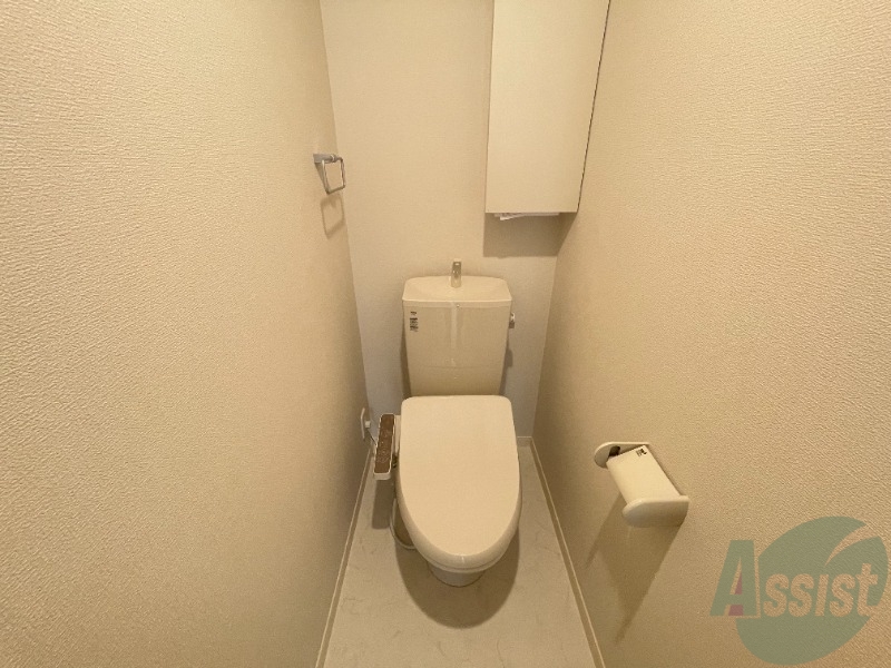 トイレ　トイレは嬉しい温水洗浄便座付きです。快適に過ごせそうです。