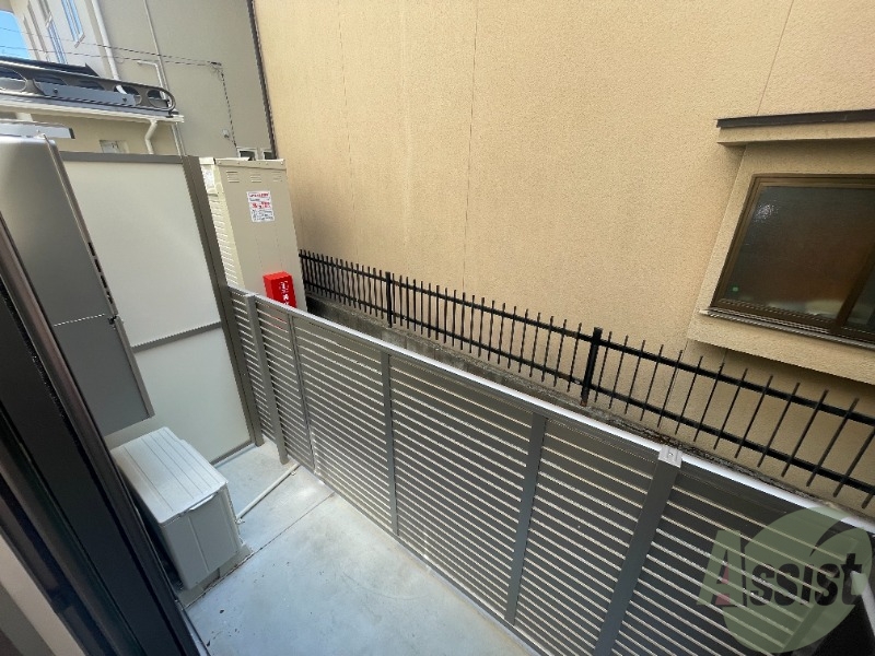 バルコニー　バルコニーはこちらになります。洗濯物も干せそうです。