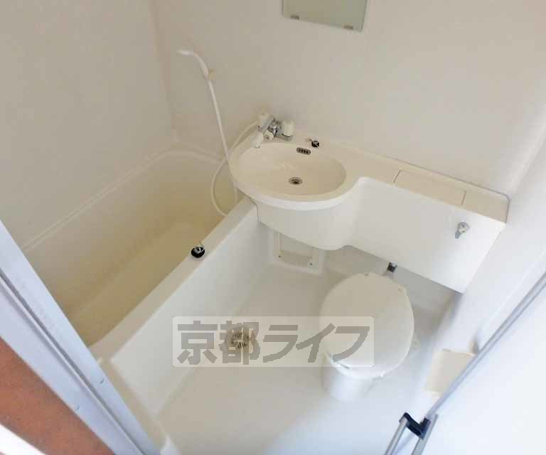 バス・シャワールーム　一日の汗を流しましょう