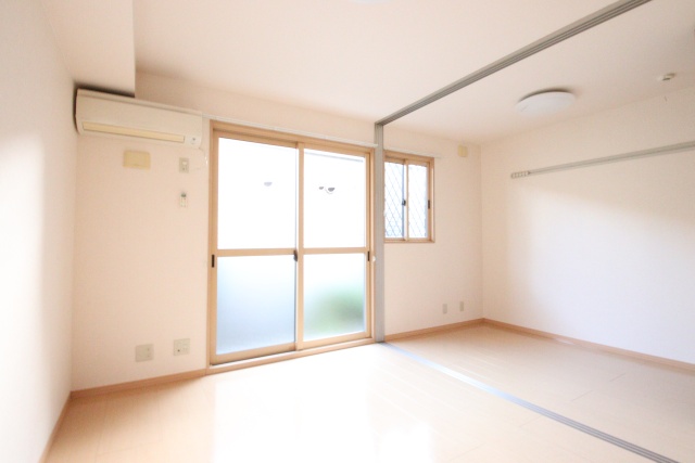 居室・リビング　※別室の参考写真の為、現況優先です。