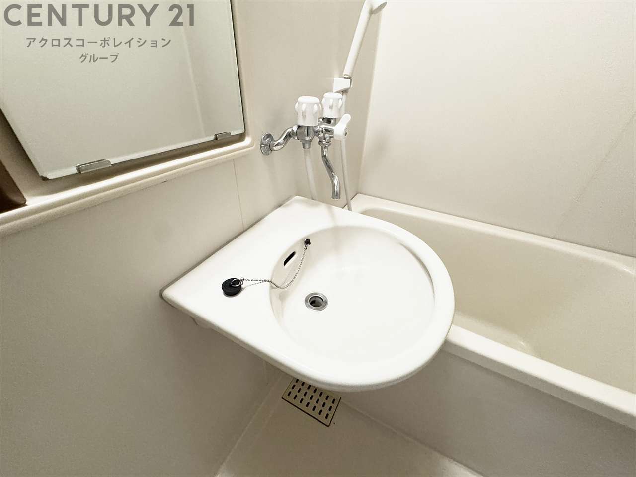 洗面設備　浴室内に洗面台あり！