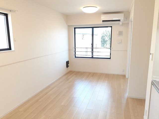 居室・リビング　こちらのリビングで趣味の時間をお楽しみください