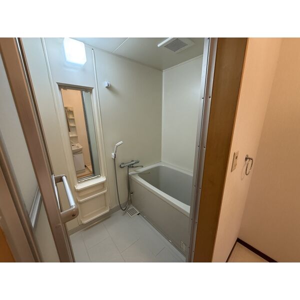 バス・シャワールーム　同建物の写真です