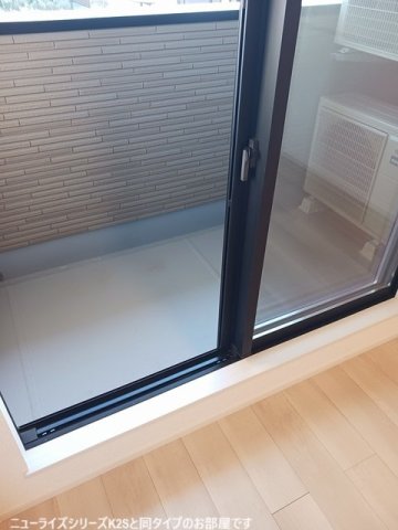 バルコニー　暖かな日差しのふりそそぐバルコニー