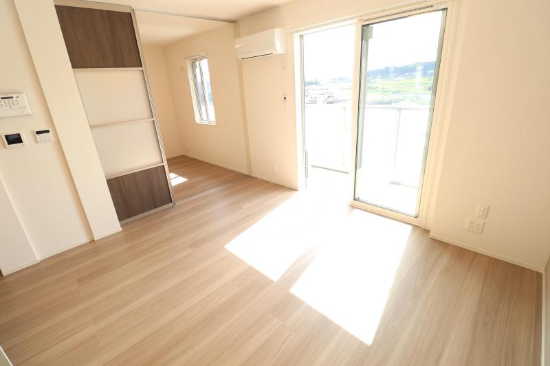 その他設備　リビング12.8帖のエアコン