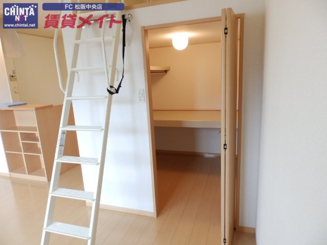 収納　同物件別室反転タイプ画像