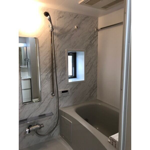 バス・シャワールーム　類似室内